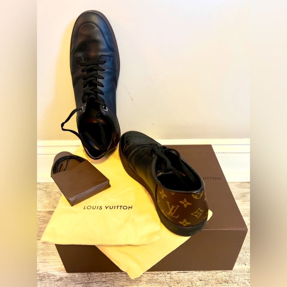 Louis Vuitton men’s monogram sneakers.  Black/brown. Size US 9